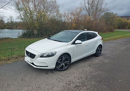 Volvo V40 Black Friday Deal D3 Summum 5 Zyl. TÜV NEU