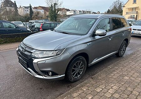 Mitsubishi Outlander PHEV Plus 4WD