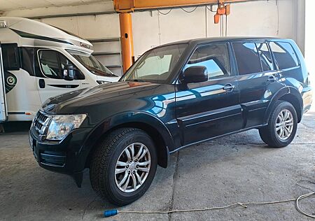 Mitsubishi Pajero 4x4 AHK