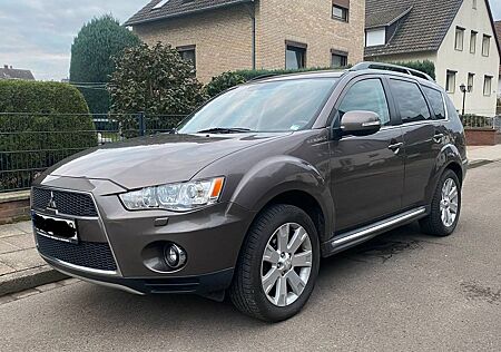 Mitsubishi Outlander 2.2 DI-D 4WD Automatik 7-Sitzer