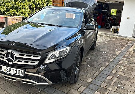 Mercedes-Benz GLA 220 d 4MATIC DCT -