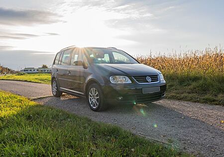 VW Touran Volkswagen 2.0 TDI Highline 7 Sitze