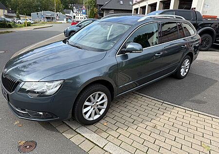 Skoda Superb Combi Ambition 1. Hand,SHZ,PDC,klimaautom