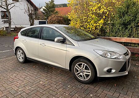 Ford Focus 1,6Ti-VCT77kW, Anhängek.,Winterreif.,TÜV