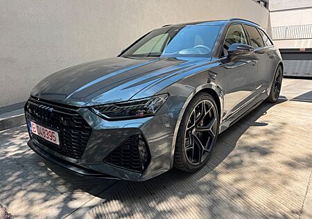 Audi RS6 Performance/HUD/Pano/NEW CAR