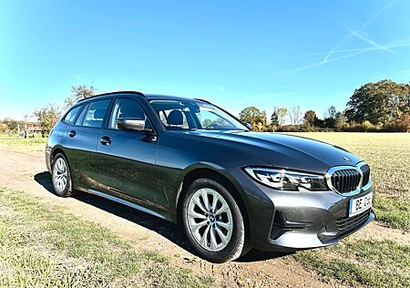 BMW 318i Touring Advantage Auto Advantage