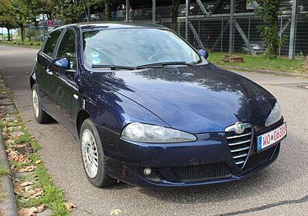 Alfa Romeo 147 1.6 16V TS Distinctive