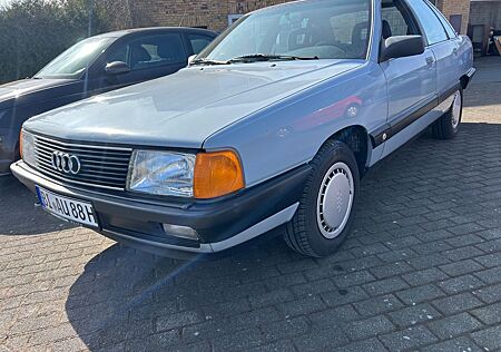 Audi 100 Limosine/2.5/ H Kenzeichen/ 5 Zylinder