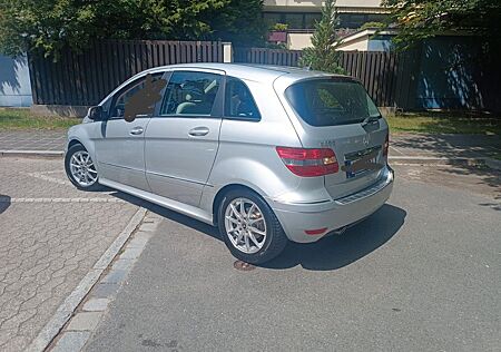 Mercedes-Benz B 200 -