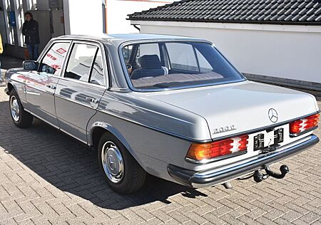 Mercedes-Benz 200