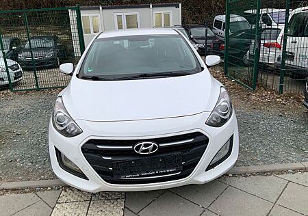 Hyundai i30 blue 1.6 CRDi 81kW Schaltgetriebe Klimaanlag