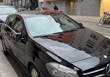 Mercedes-Benz A 180 CDI BlueEFFICIENCY DCT -