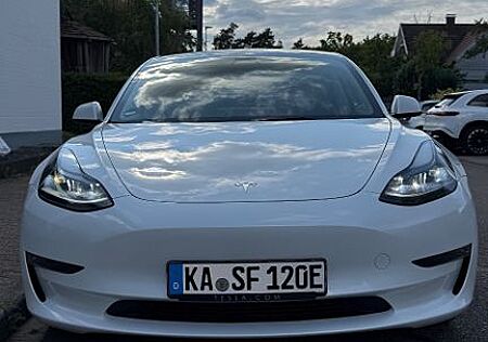Tesla Model 3 Allradantrieb mit Dualmotor Long Ran...