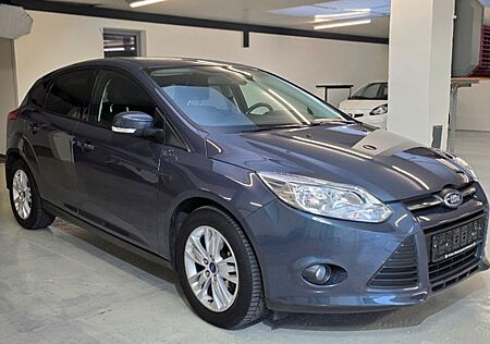 Ford Focus 1.6 Lim/ SHZ/ Scheckheftgepfl./ Tüv&AU neu