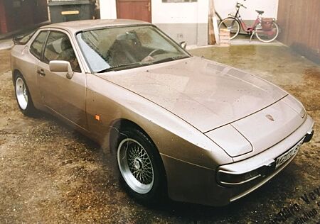 Porsche 944