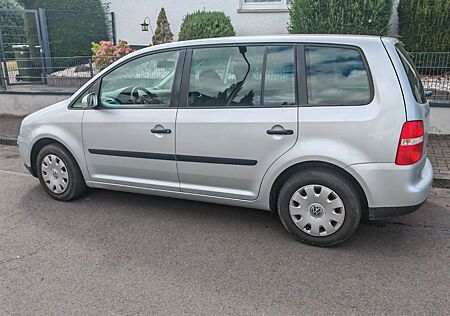 VW Touran Volkswagen 1.6 FSI Highline Highline