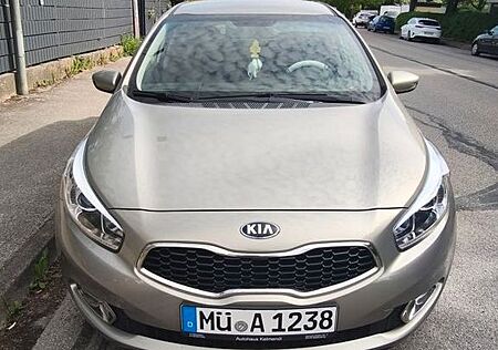 Kia Cee'd / Ceed 1.6 GDI Dream-Team Dream-Team