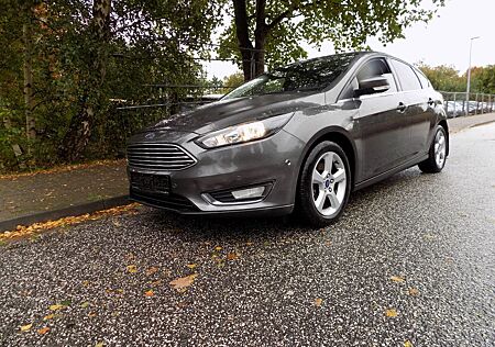 Ford Focus Lim. Titanium HU+ NEU