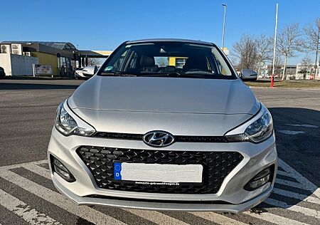Hyundai i20 1.2 YES! + Kamera Navi CarPlay Lenkradheizun