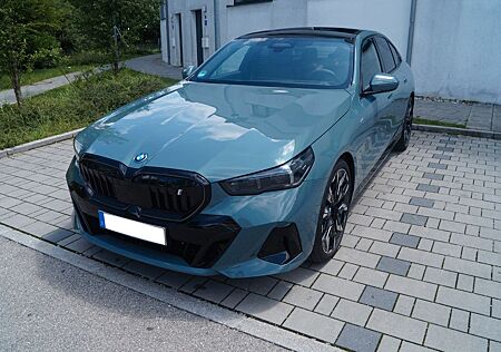 BMW i5 eDrive40 M Pro-WR/AutobA/22KW/AHK/Pan/B&W