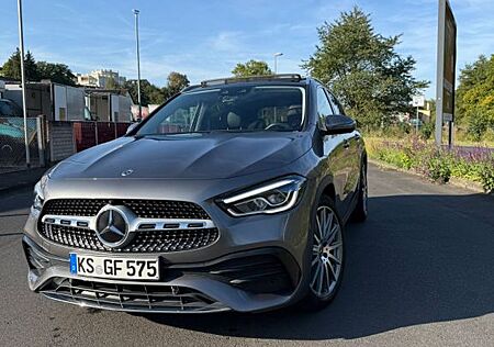 Mercedes-Benz GLA 200 4MATIC DCT -