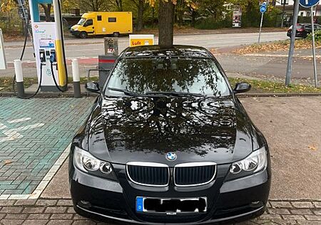 BMW 320i - e90