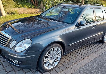 Mercedes-Benz E 230 T Avantgarde Sportpaket im Topzustand!