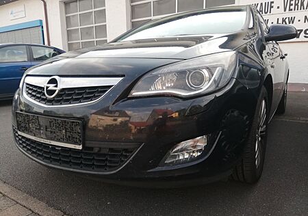Opel Astra J Lim. 5-trg. Design Edition Xenon-PDC-AHK