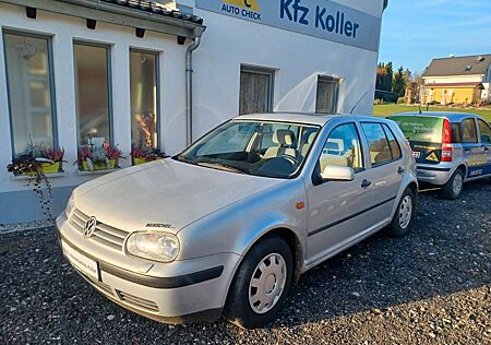 VW Golf Volkswagen 1.6, 5-türig, TÜV 12/26, Vierzylinder-Motor