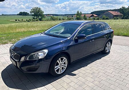 Volvo V60 D4 Service Neu