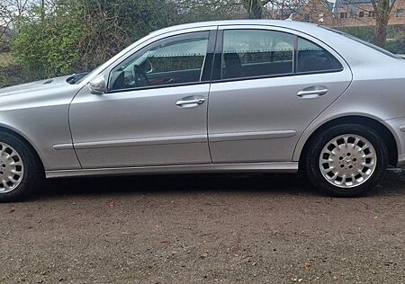 Mercedes-Benz E 200 KOMPRESSOR CLASSIC W211