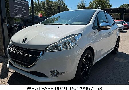 Peugeot 208 1.2 VTI STYLE KLIMA NAVI PDC AHK TÜV SCHECKHEFT