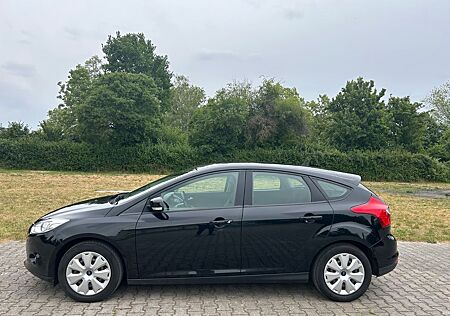 Ford Focus 1.6i BT, 8x bereift, mit Dashcams