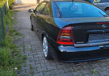 Opel Astra Coupé 2.2 DTI Edition 90 Jahre Bertone
