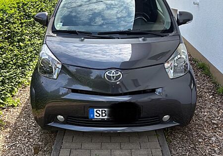 Toyota iQ + 1,33-l-Dual-VVT-i +