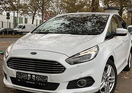 Ford S-Max Titanium