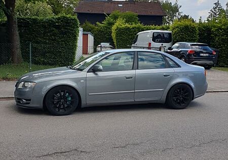 Audi A4 2.0 T FSI - S line