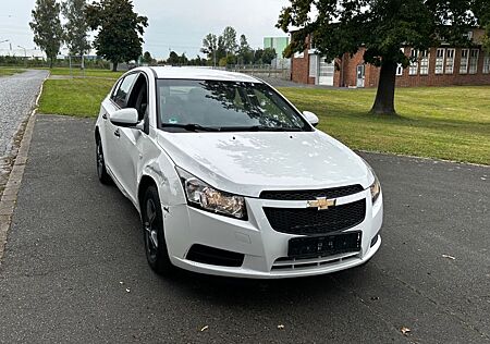 Chevrolet Cruze 1.6 Hatchback LS