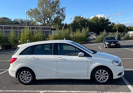 Mercedes-Benz B 180 -