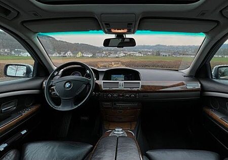 BMW 740i A -