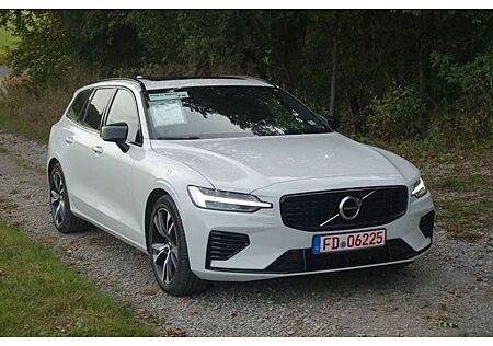 Volvo V60 T6 PHEV AWD R-Design HUD AHK PANO RFK