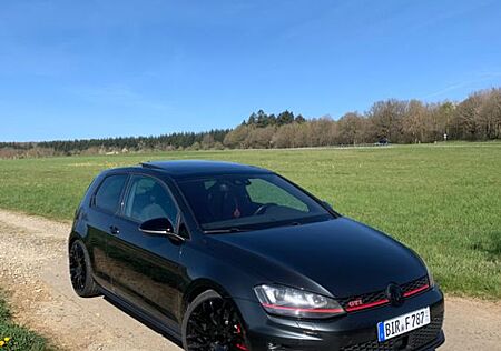 VW Golf Volkswagen 2.0 TSI BMT GTI Performance GTI Performance