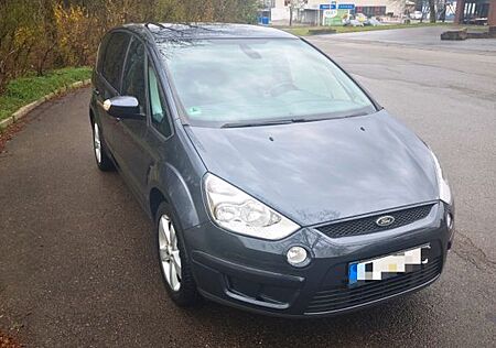 Ford S-Max 2.0 Benzin Titanium 7 Sitzer Tüv 02/28 AHK