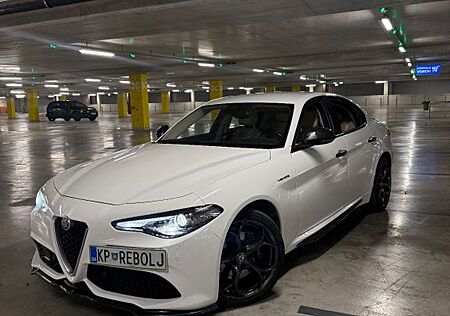 Alfa Romeo Giulia gebraucht kaufen Alfa Romeo Giulia Veloce 2.0 Turbo 16V 206 kW AT8 - Q4 ...