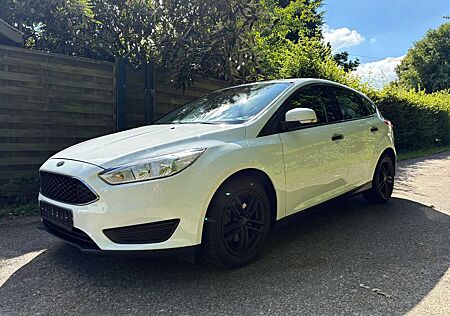 Ford Focus Lim. Ambiente 1,6 Ltr. - 63 kW 16V