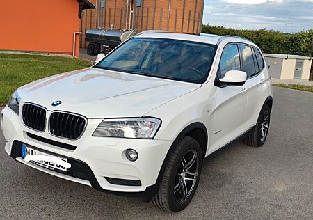BMW X3 xDrive20d -HUD, Pano, Kam, AHK
