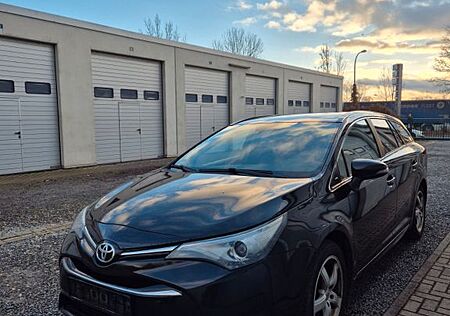 Toyota Avensis 2,0-l-D-4D Business Ed. Touring Spor...