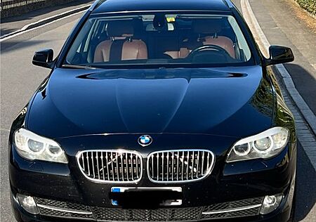 BMW 528i Touring - Schalter, Leder, M-Fahrwerk
