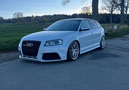 Audi RS3 2.5 TFSI S tronic quattro Sportback 550PS