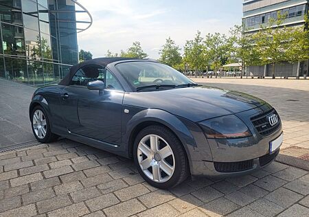 Audi TT Roadster 1.8T quattro 165 kW -
